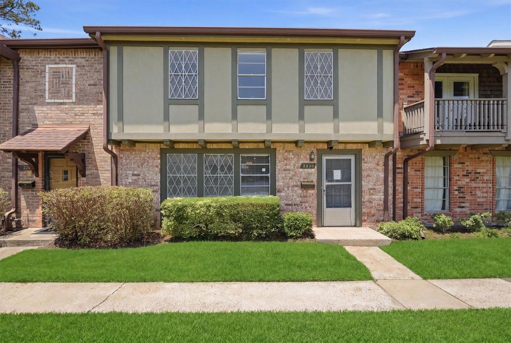 Photo of 2220 Shadowdale Drive #350, Houston, TX 77043 (MLS # 54235052)
