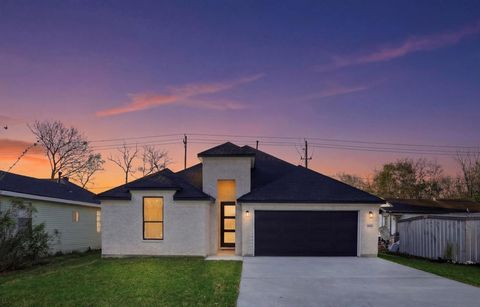Photo of 9428 Carlow Lane, La Porte, TX 77571 (MLS # 77718104)