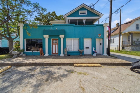 Photo of 1613 39th Street, Galveston, TX 77550 (MLS # 73875932)