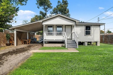 Photo of 4421 Caplin Street, Houston, TX 77026 (MLS # 50396497)