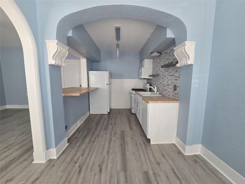 Photo of 725 Broadway Avenue #3, Galveston, TX 77550 (MLS # 48764286) Photo of 725 Broadway Avenue #3, Galveston, TX 77550 (MLS # 48764286)