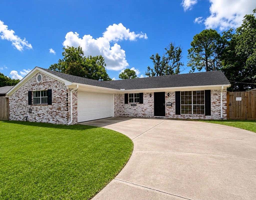 Photo of 7603 Grape St ST, Houston, TX 77074 (MLS # 3500732)
