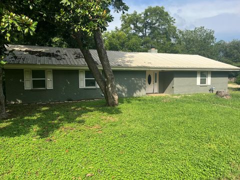 Photo of 204 N Rockdale Street, Lexington, TX 78947 (MLS # 31446607)