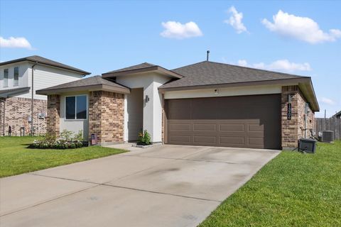 Photo of 14906 Rain Tree Drive, Baytown, TX 77523 (MLS # 74599328)