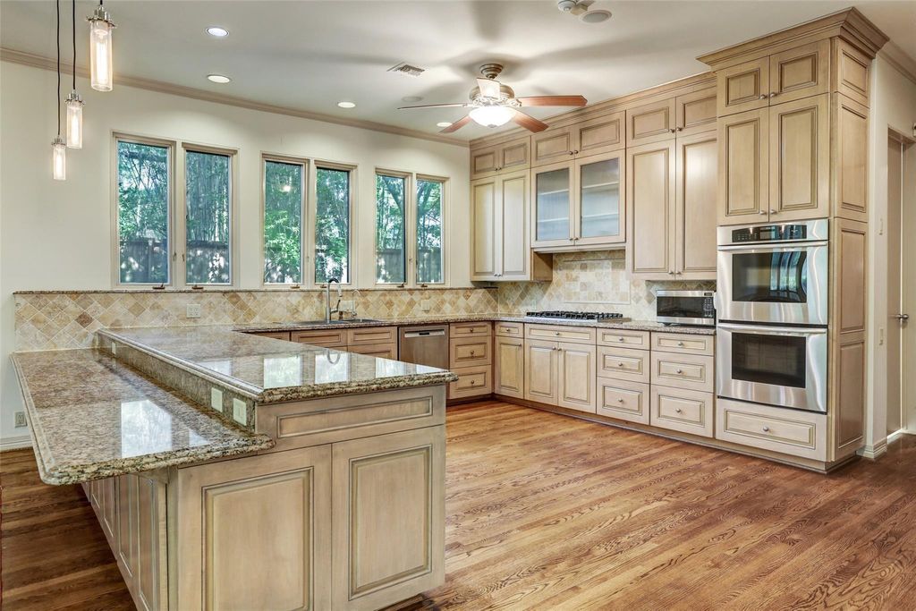 Photo of 431 Hedwig Road, Piney Point Village, TX 77024 (MLS # 25852145)