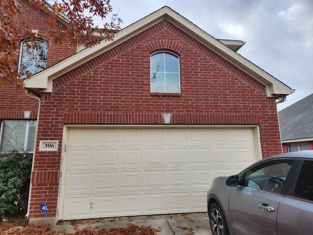 Photo of 306 Natchez Trail, Mansfield, TX 76063 (MLS # 22033478)