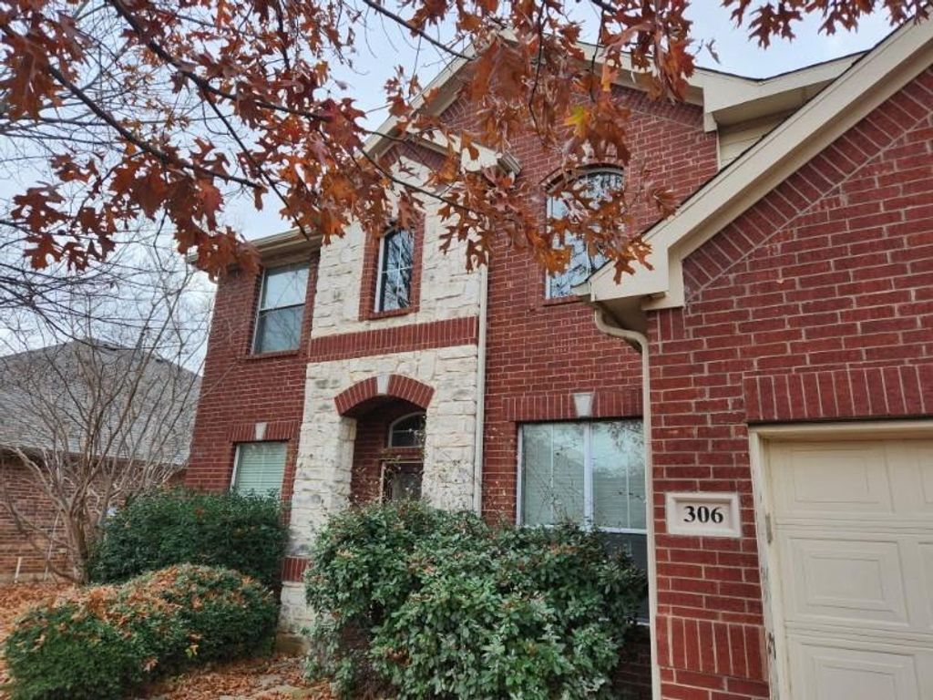 Photo of 306 Natchez Trail, Mansfield, TX 76063 (MLS # 22033478)