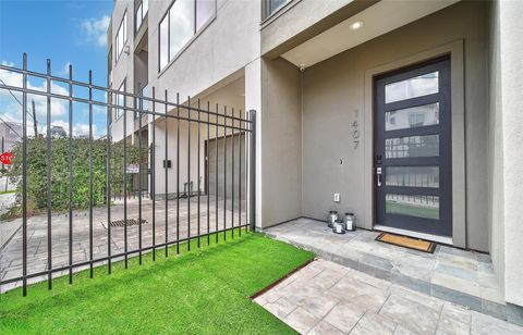 Photo of 1407 Hickory Street, Houston, TX 77007 (MLS # 53396944)