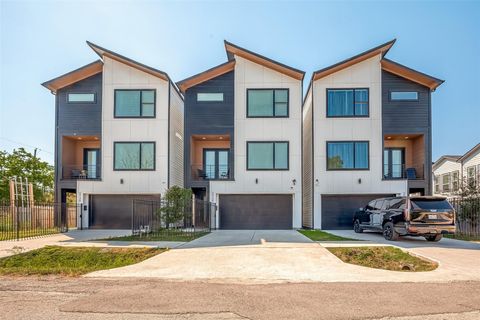 Photo of 2726 Anita Street, Houston, TX 77004 (MLS # 42332221)