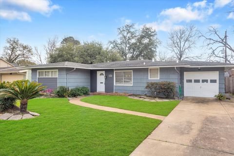 Photo of 5321 Pagewood Lane, Houston, TX 77056 (MLS # 42410004)