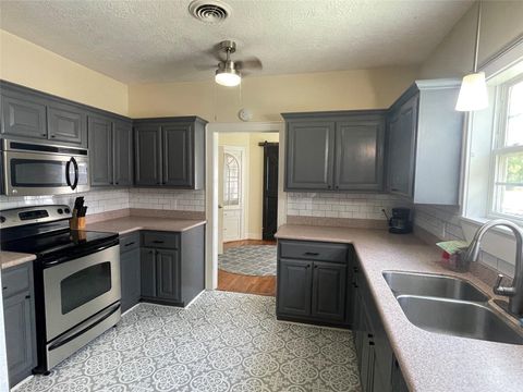 Photo of 926 S Cass Street, Centerville, TX 75833 (MLS # 12855648) Photo of 926 S Cass Street, Centerville, TX 75833 (MLS # 12855648)