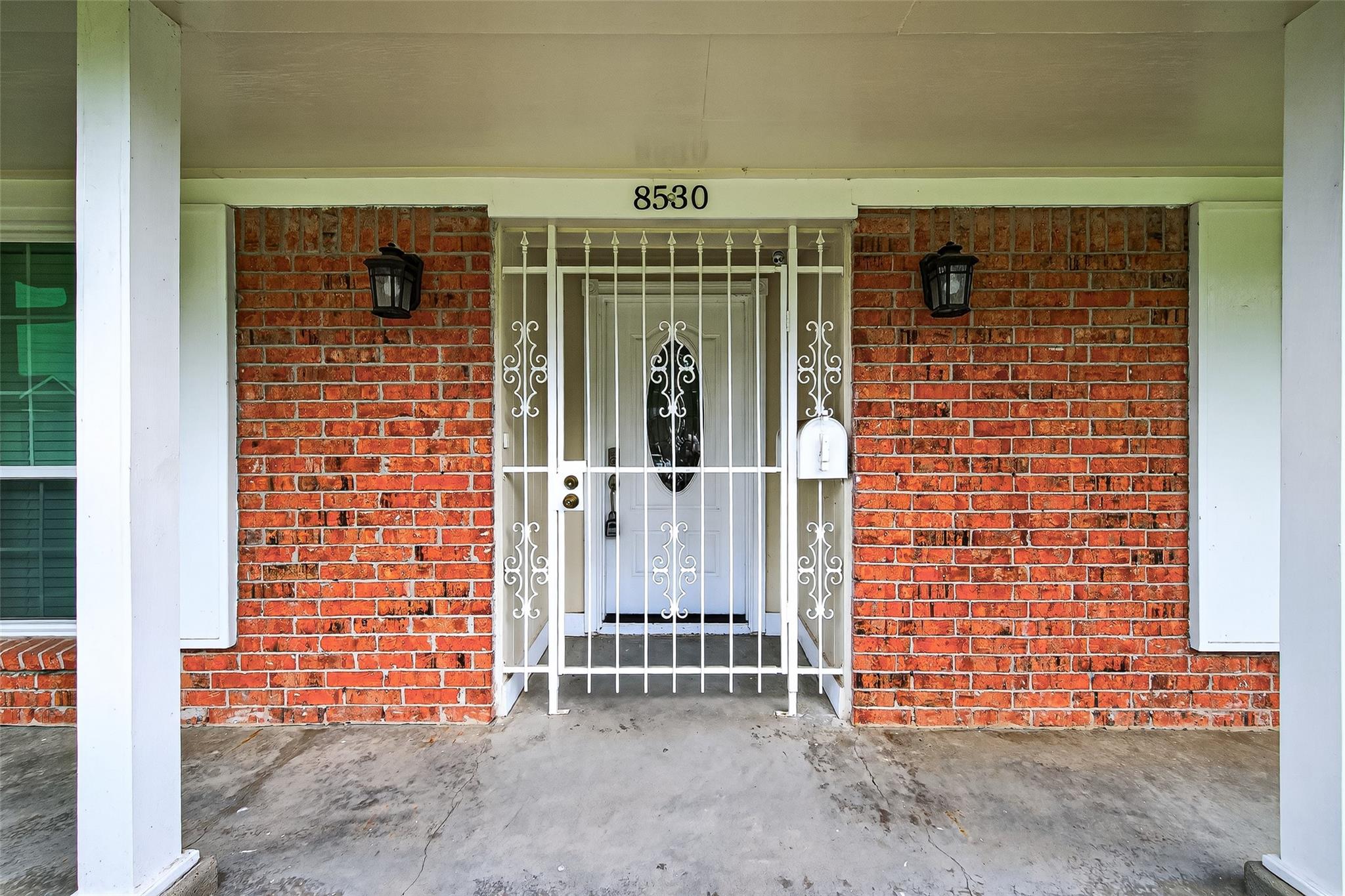 8530 Roos Road