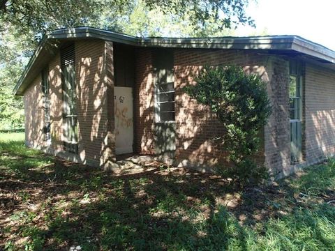 Photo of 1015 N Liberty Street, El Campo, TX 77437 (MLS # 90134407)
