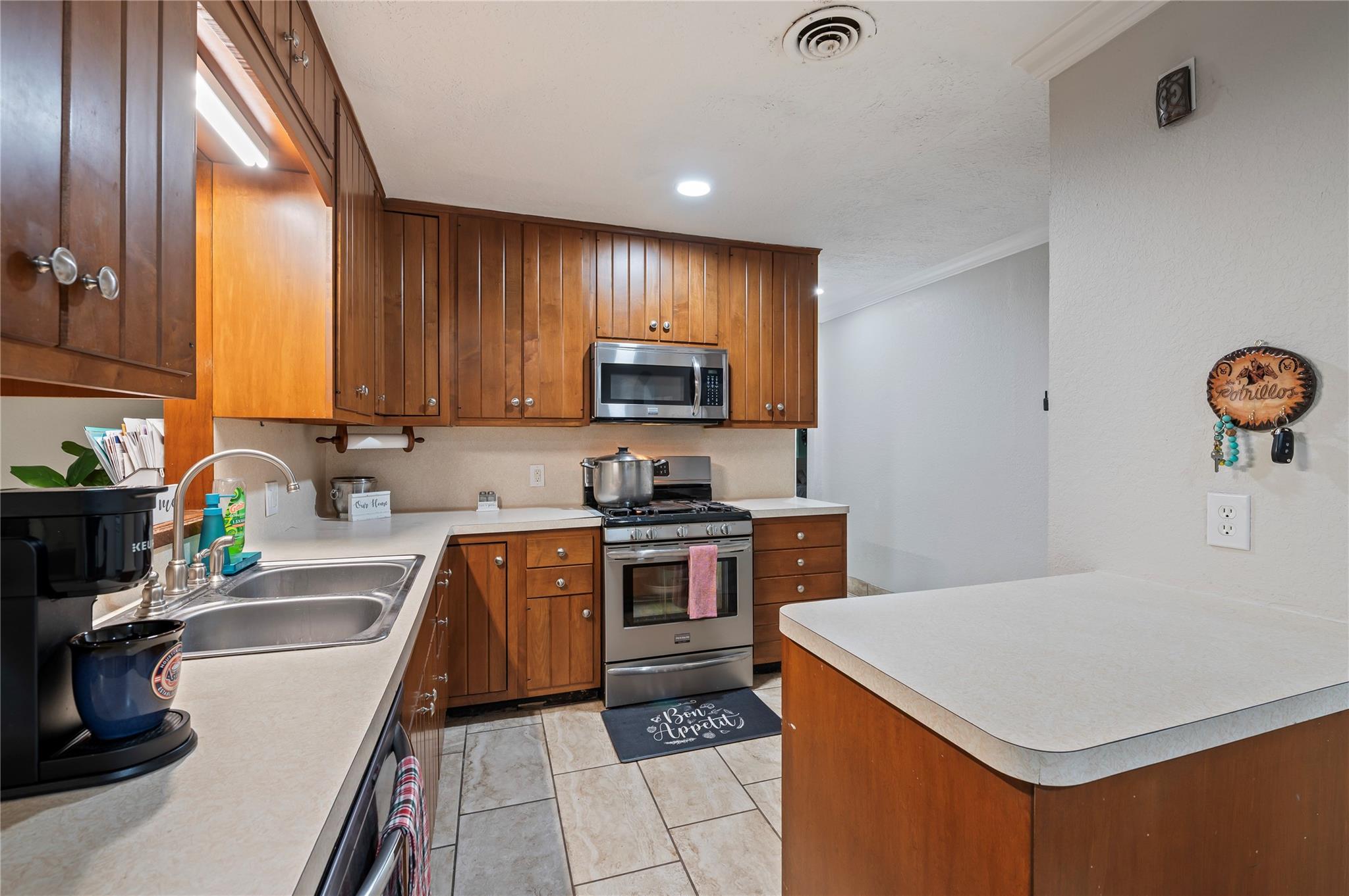 1803 Edgehill Road