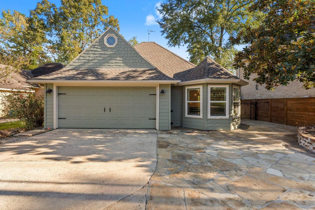Photo of 22 Shady Oak Lane, Conroe, TX 77304 (MLS # 28064020)