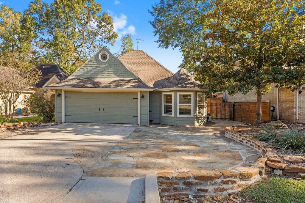 Photo of 22 Shady Oak Lane, Conroe, TX 77304 (MLS # 28064020)