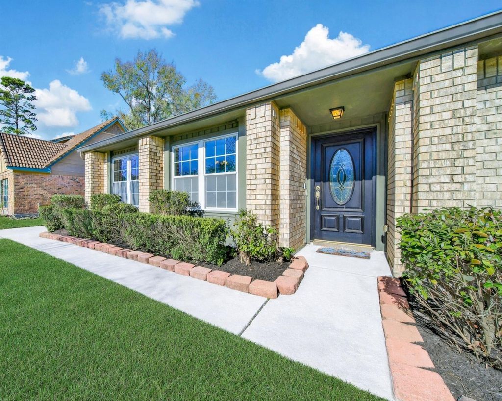 Photo of 3531 Brook Shadow Drive, Houston, TX 77345 (MLS # 989773)