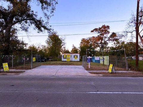 Photo of 5123 E Crosstimbers Street, Houston, TX 77016 (MLS # 40641776)