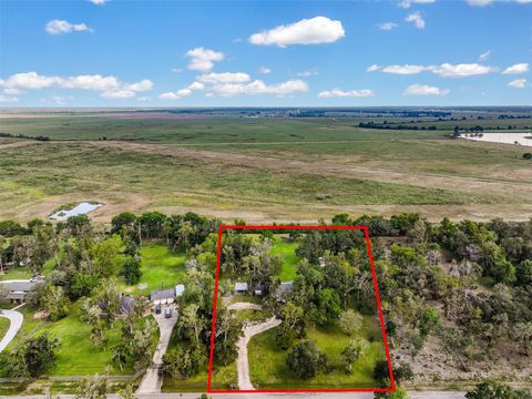 Photo of 209 Buffalo Trail, Lake Jackson, TX 77566 (MLS # 46752795)
