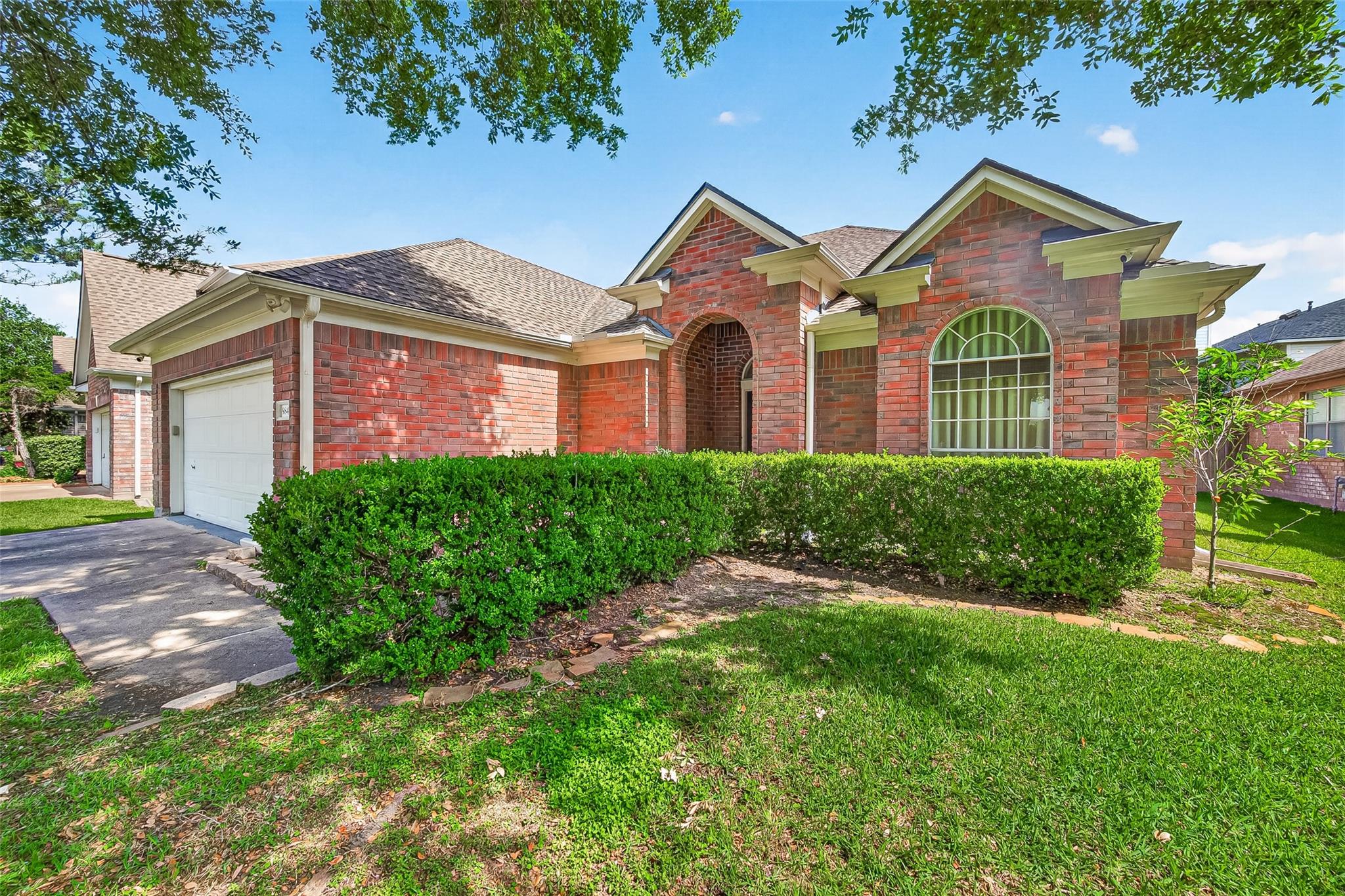 9846 N Villa Drive