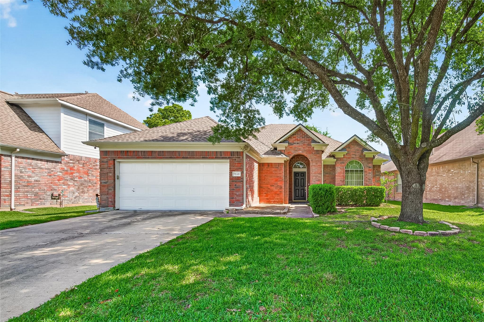9846 N Villa Drive