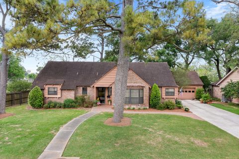 Photo of 3014 Inwood Drive, Dickinson, TX 77539 (MLS # 27588524)