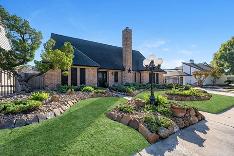 Photo of 11511 Briar Rose Drive, Houston, TX 77077 (MLS # 27986517)