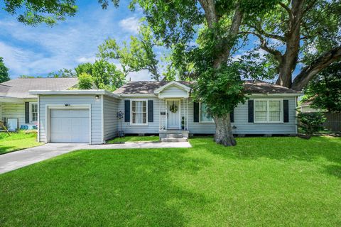 Photo of 418 Forrest Street, Baytown, TX 77520 (MLS # 5725880)