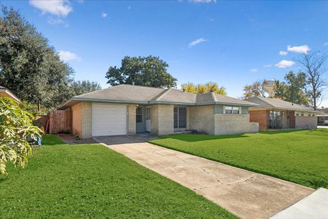 Photo of 329 Robin Street St, Deer Park, TX 77536 (MLS # 2671273)