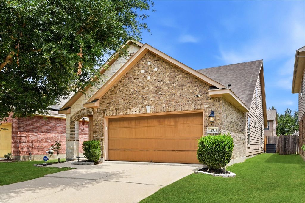 Photo of 12931 Fenland Field Lane, Houston, TX 77047 (MLS # 41536034)
