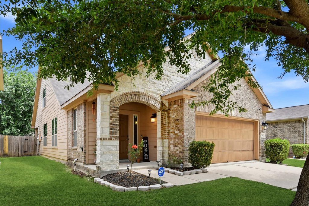 Photo of 12931 Fenland Field Lane, Houston, TX 77047 (MLS # 41536034)