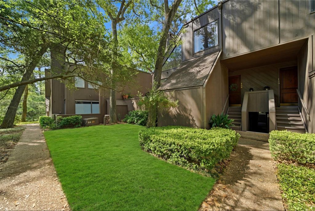 Photo of 160 Litchfield Lane, Houston, TX 77024 (MLS # 43325688)