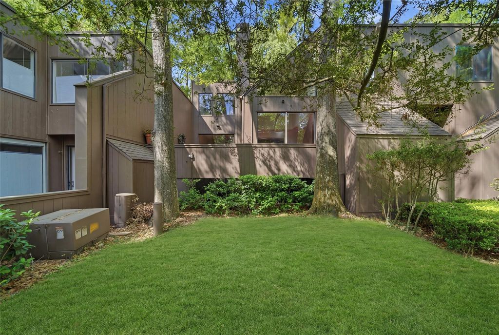 Photo of 160 Litchfield Lane, Houston, TX 77024 (MLS # 43325688)