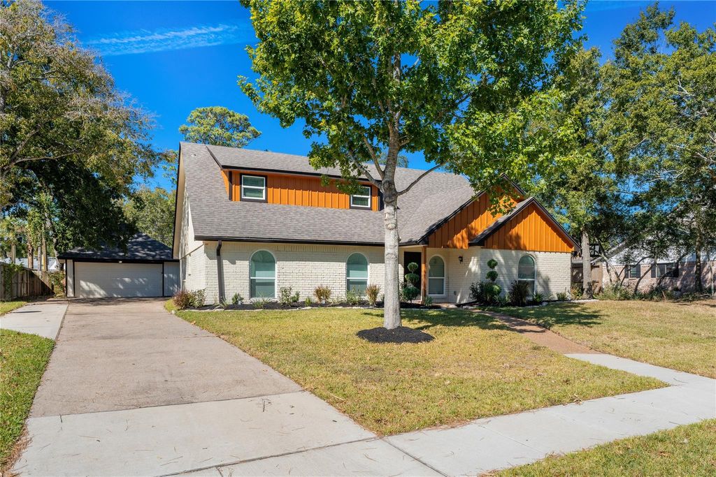 Photo of 1119 Woodland Drive, El Lago, TX 77586 (MLS # 30916363)
