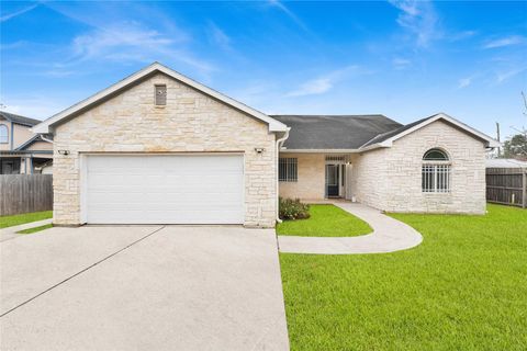 Photo of 522 Teakwood Avenue, Fresno, TX 77545 (MLS # 27681715)