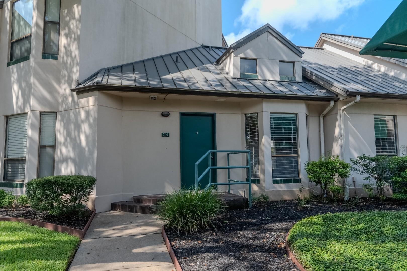 4144 Greystone Way 702
