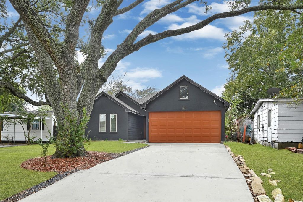 Photo of 1811 Oriole Drive, League City, TX 77573 (MLS # 60455507)