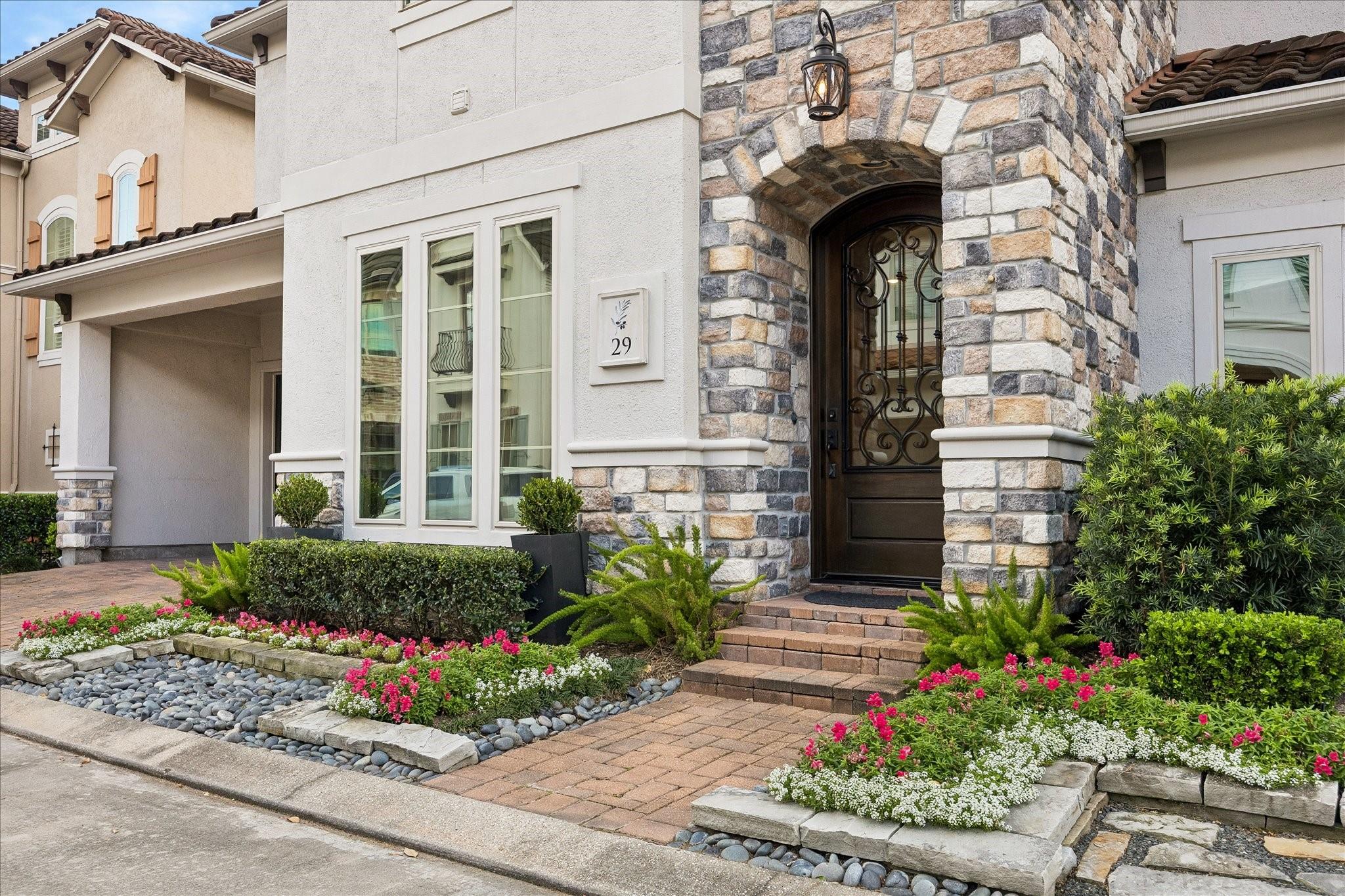 29 N Creekside Court