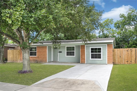 Photo of 8526 Vennard Road, Houston, TX 77034 (MLS # 71026073)