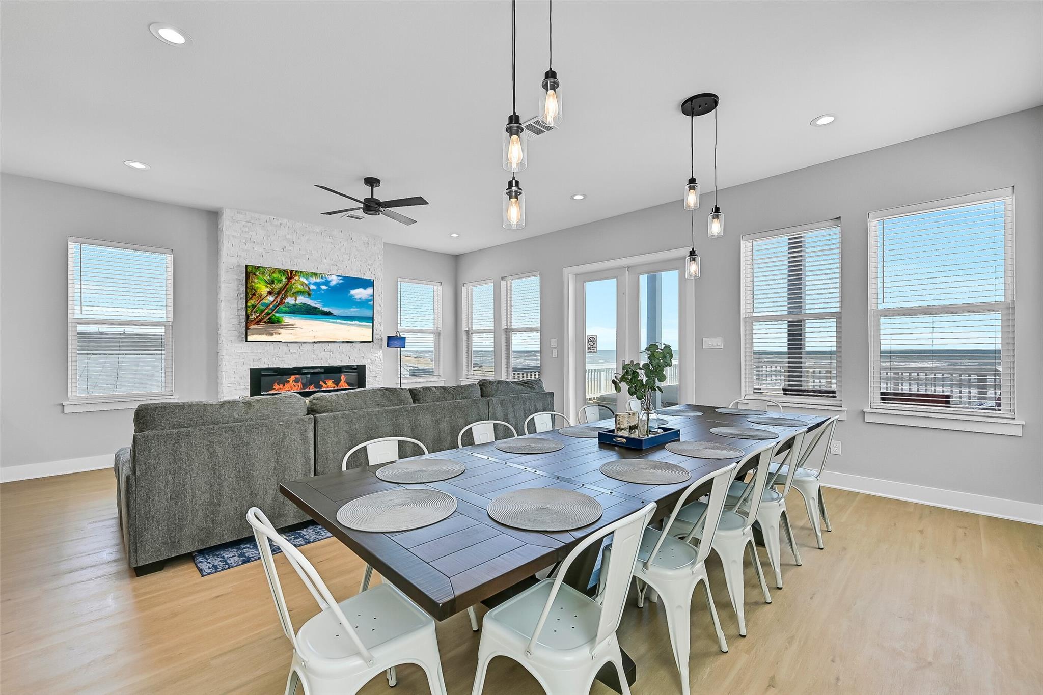 Jamaica Beach, Texas, 77554, United States, 5 Bedrooms Bedrooms, ,5 BathroomsBathrooms,Residential,Active,2039068