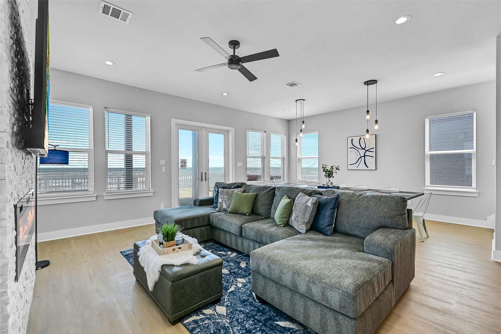 Jamaica Beach, Texas, 77554, United States, 5 Bedrooms Bedrooms, ,5 BathroomsBathrooms,Residential,Active,2039068