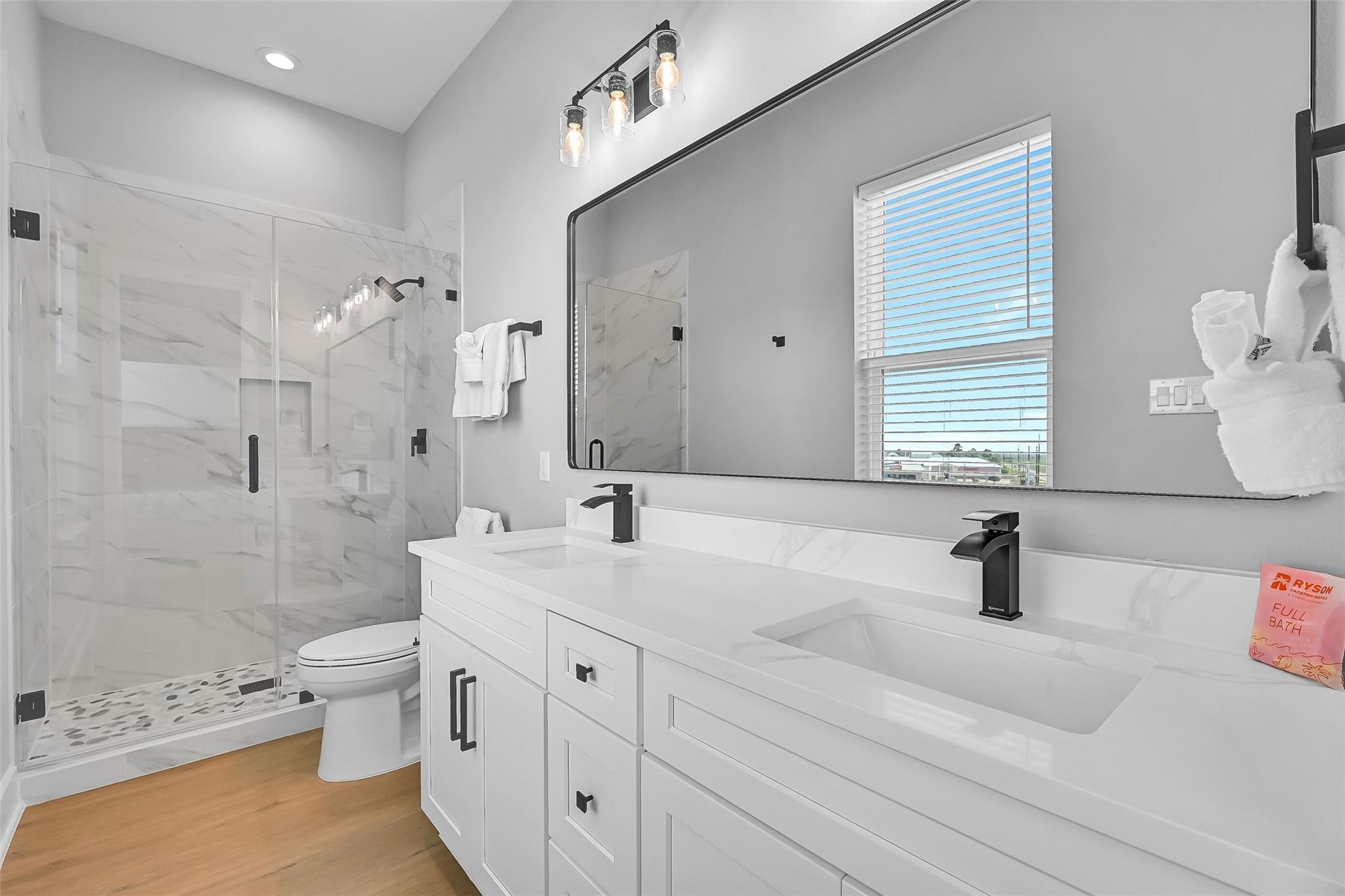 Jamaica Beach, Texas, 77554, United States, 5 Bedrooms Bedrooms, ,5 BathroomsBathrooms,Residential,Active,2039068
