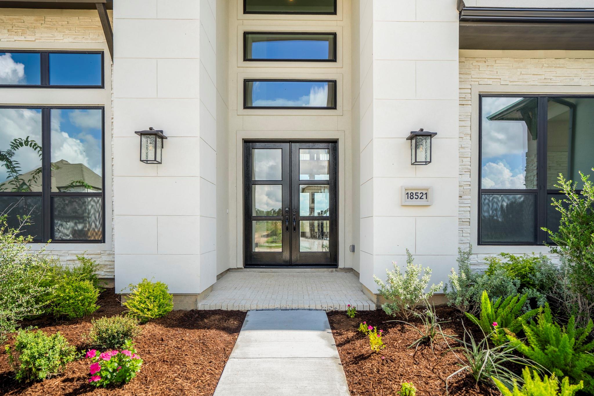 18521 Crowned Connell Court