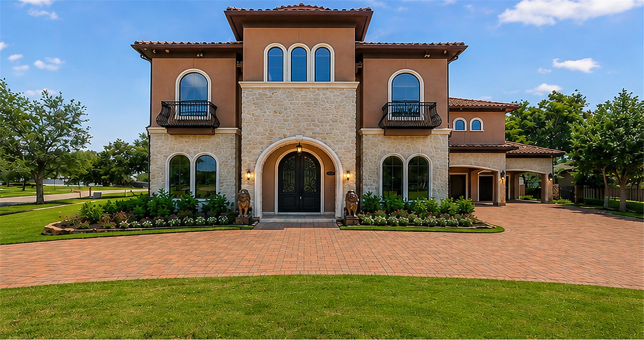 5703 Lakeshore Vista Drive
