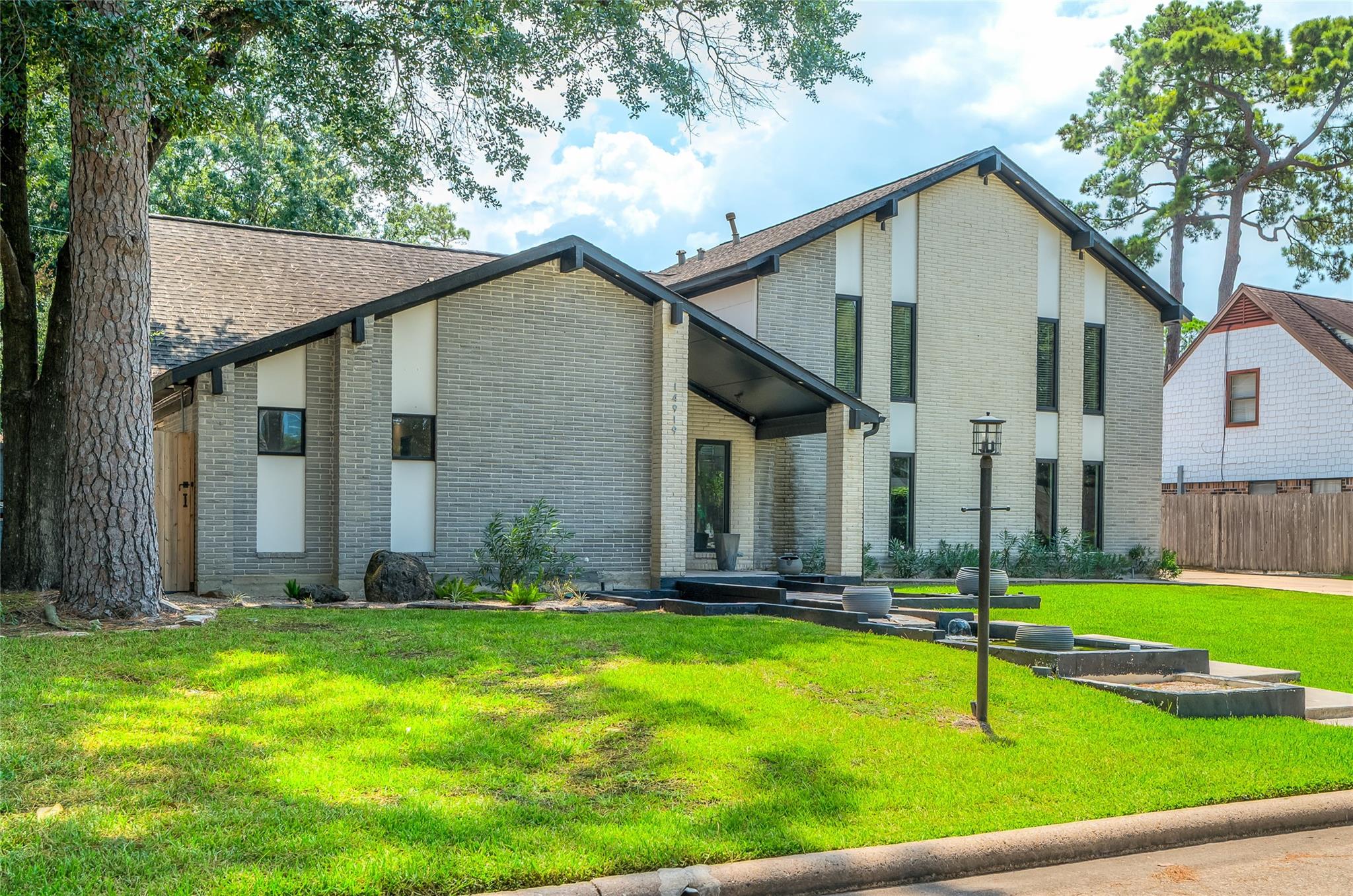 14919 Woodthorpe Lane