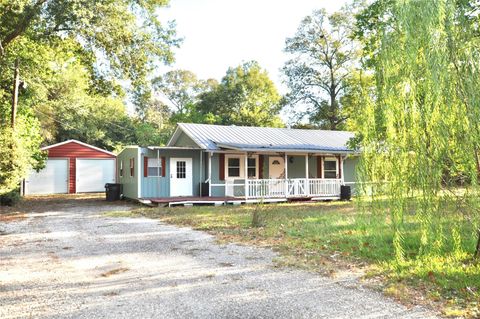 Photo of 208 Blue Lake Drive, Huffman, TX 77336 (MLS # 90195839)