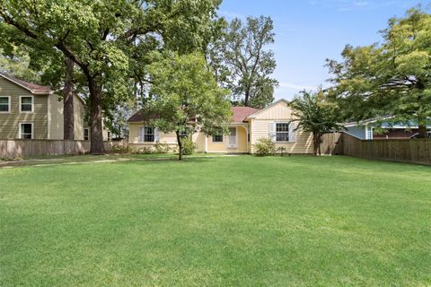 Photo of 2660 Long Street, Beaumont, TX 77702 (MLS # 22468113)