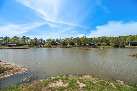 Photo of 2 Wildwood Lake Drive, Huntsville, TX 77340 (MLS # 91502308)