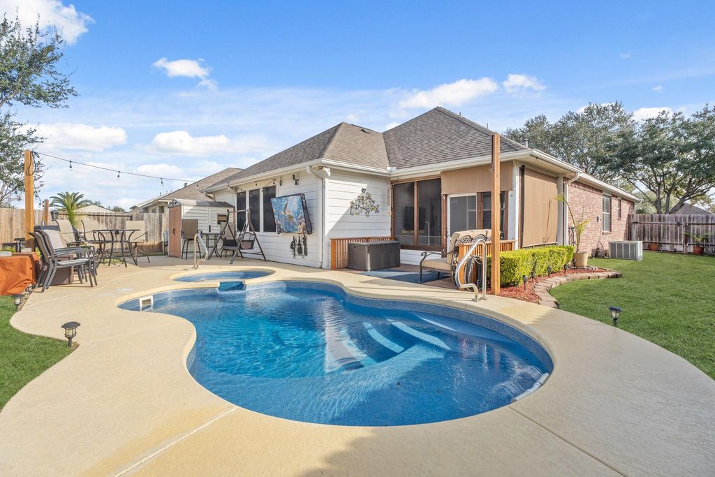 Photo of 1910 Highland Point Court, Pearland, TX 77581 (MLS # 15937751)