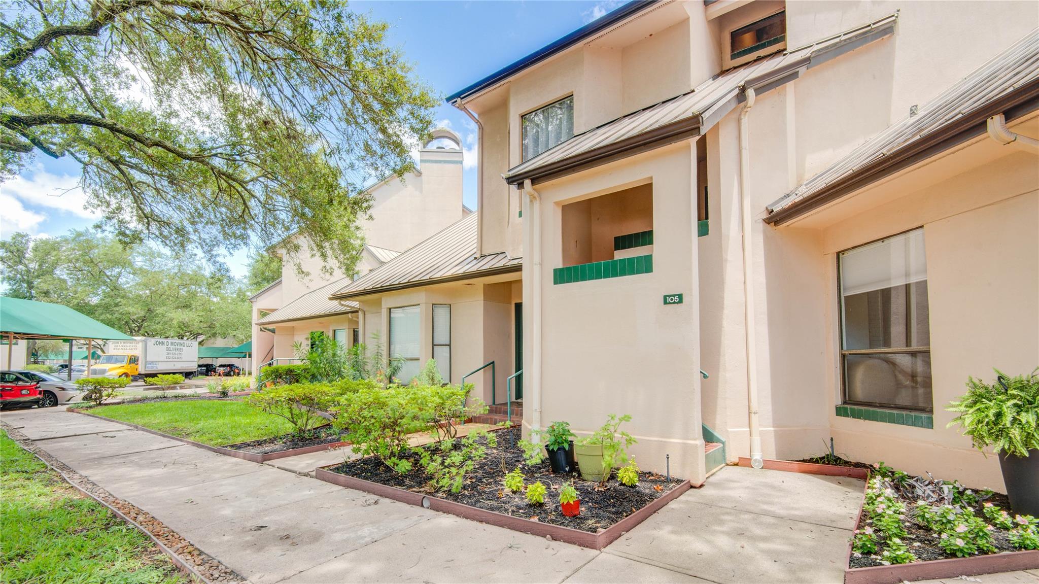4144 Greystone Way 105